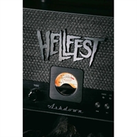 Nærbillede af Hellfest Bluetooth Listening Station HBS40 med oplyst VU-meter, Hellfest-logo og Ashdown-frontdesign 
